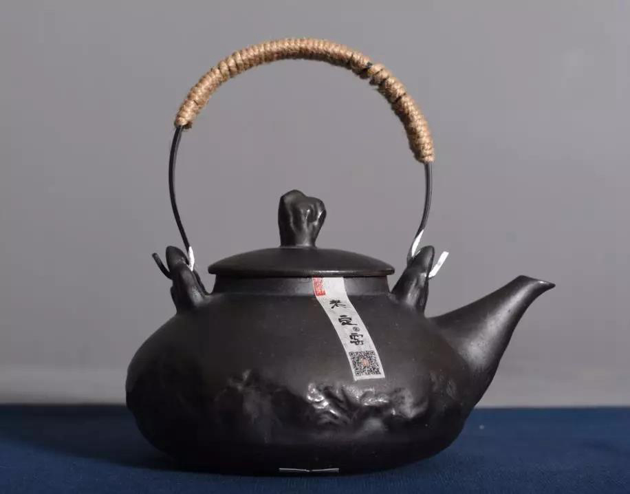粗瓷茶具-大宋定窯設(shè)計的黃山提梁壺