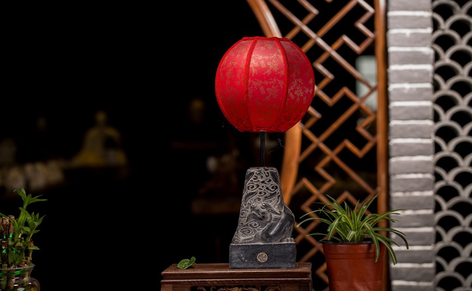 設(shè)計感十足的青龍臺燈，讓你的居室充滿藝術(shù)范